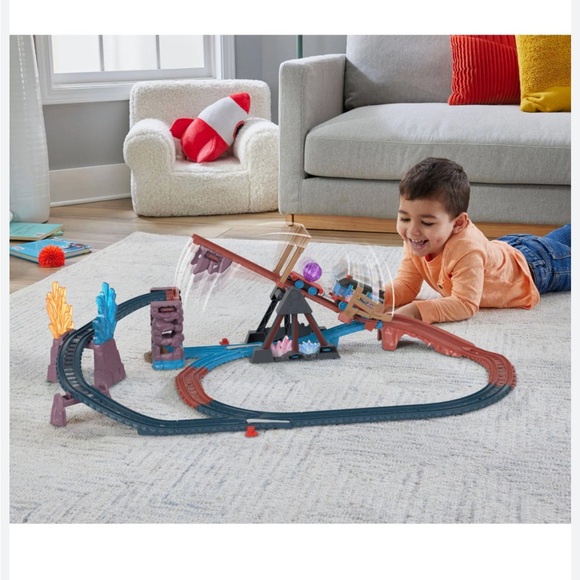 New! Thomas & Friends Motorized Crystal Caves Adventure Set - Picture 10 of 15